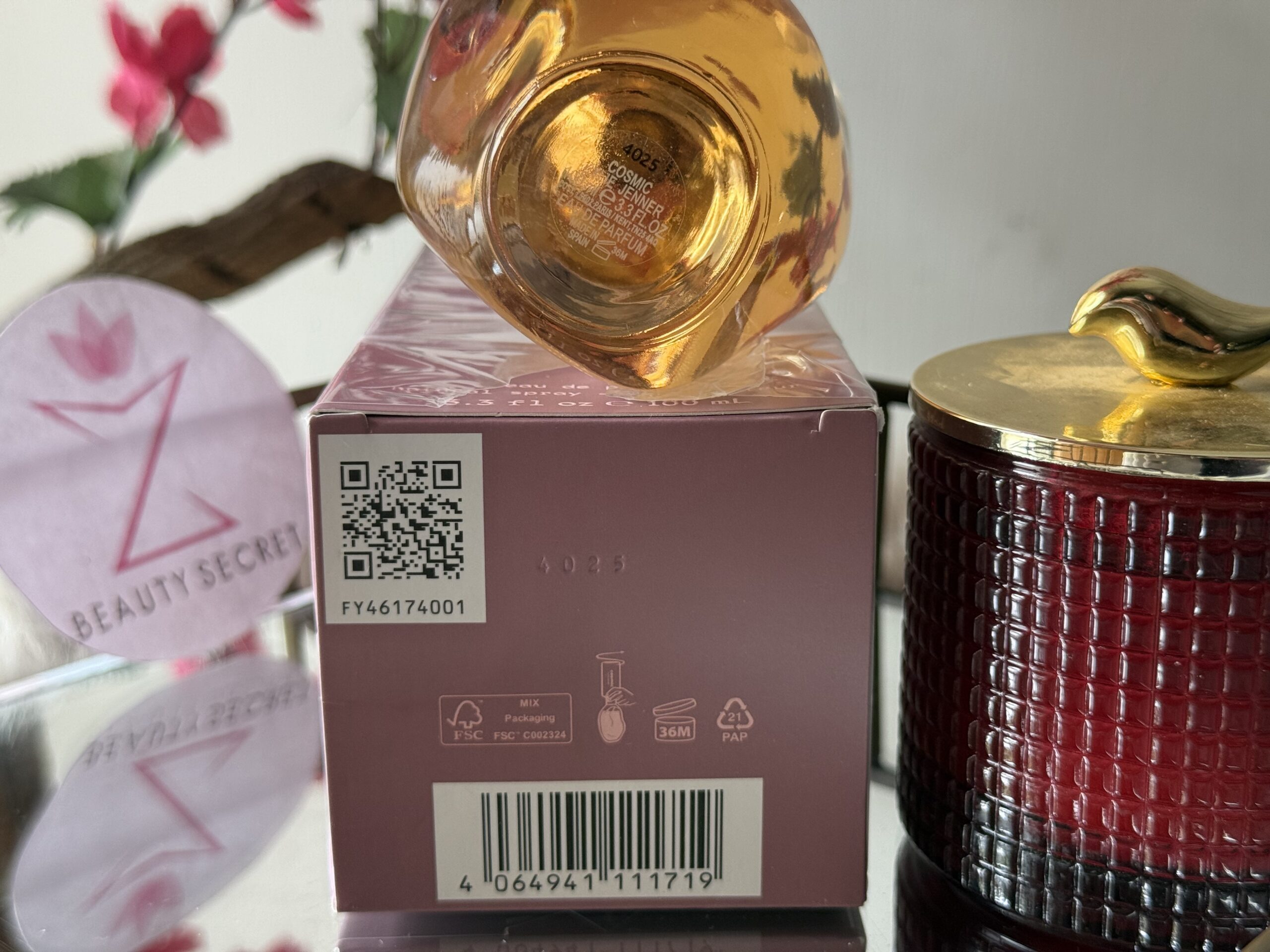 cosmic-kylie-jenner-beautysecret-2